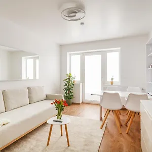 Design / 2 / / Contactless Check-in Apartment